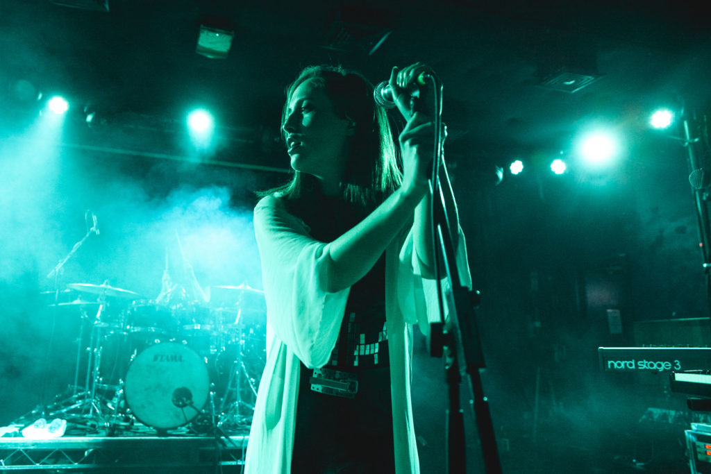 Alice Merton Opening Her Set