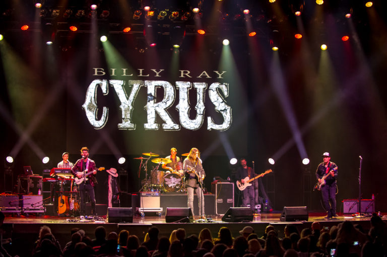 LIVE PHOTOS: Billy Ray Cyrus // Niagara Falls, Canada