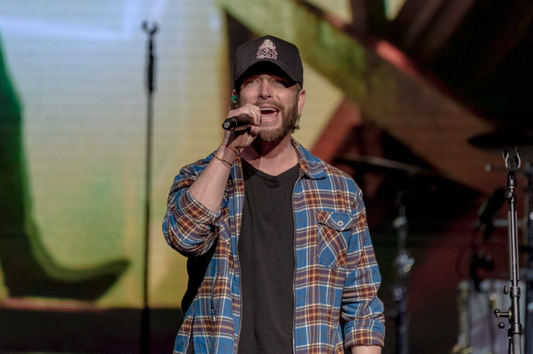 LIVE PHOTOS: Chris Lane // Niagara Falls ON