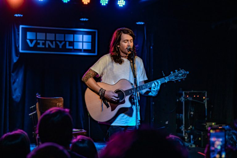 Live Review: Derek Sanders Headlines Intimate Show in Atlanta