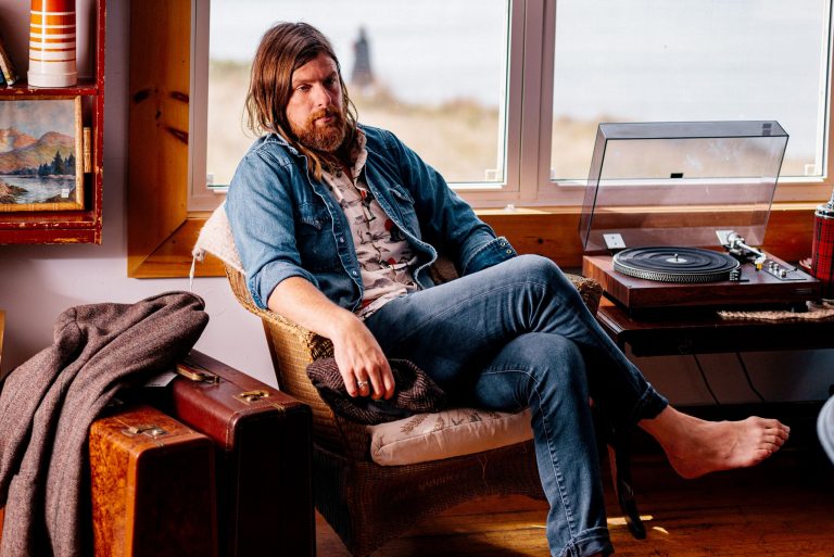 Matt Mays Releases Adorable New Video For His Song ‘Talking To The Sky’