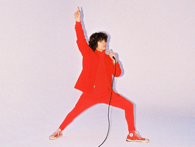 Arlie releases the ethereal “sickk” and announces their debut album ‘BREAK THE CURSE’