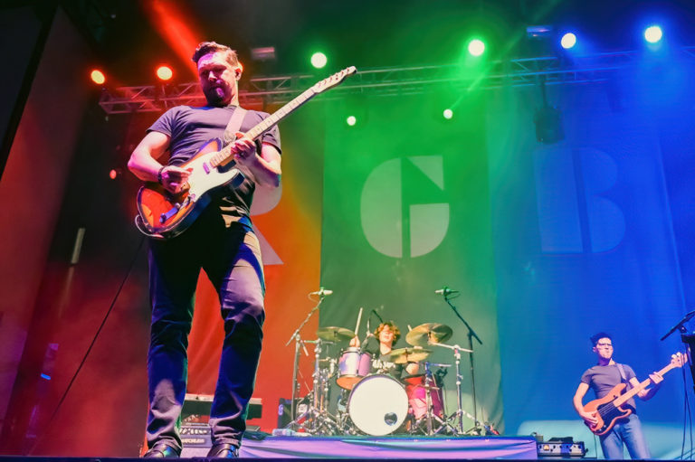 Hanson bring the fun to a steamy St. Petersburg, FL