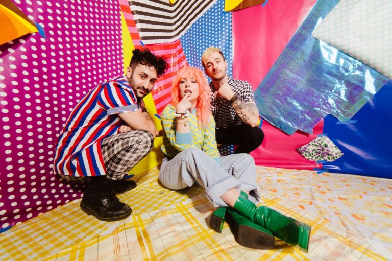 The Foxies scream in the face of toxic love in “I Don’t Wanna Want It”