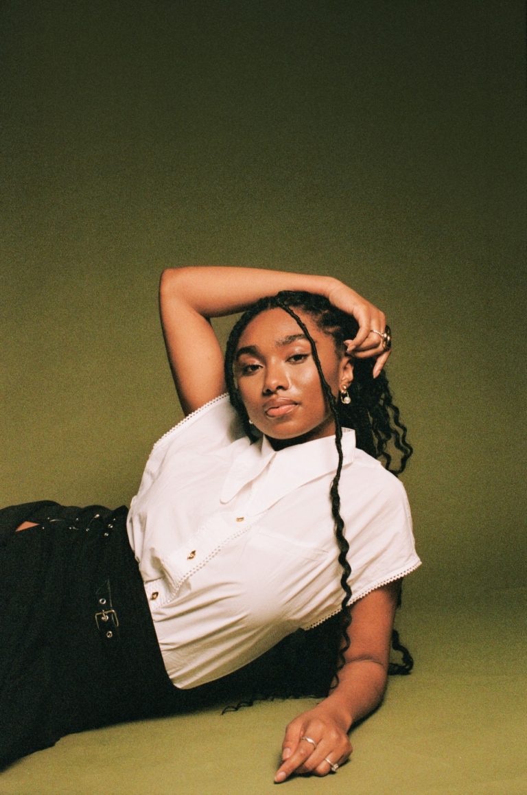 Raelle Returns With Soulful Track: “Falling”