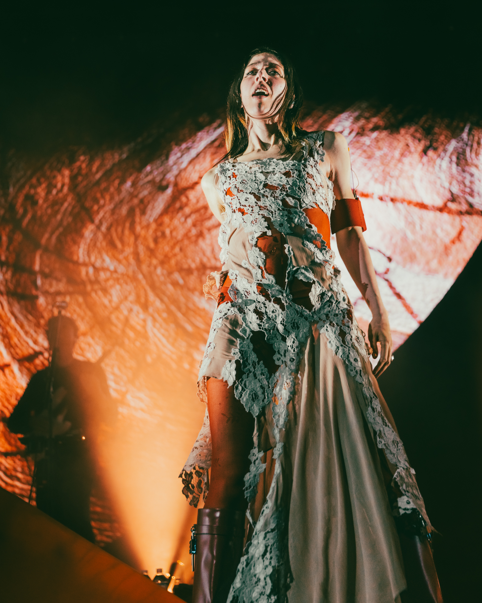 Caroline Polachek Welcomes Philadelphia to Her Island » // MELODIC