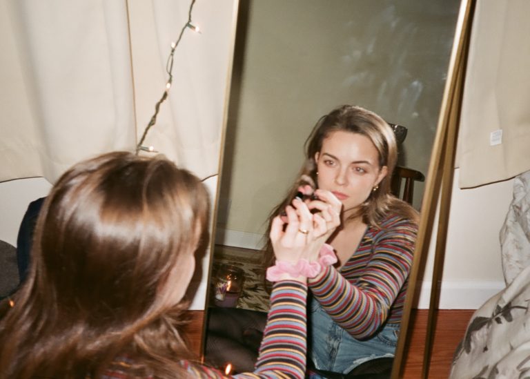 Independent Singer-Songwriter RÓISIN Drops Latest Single “Right By You”