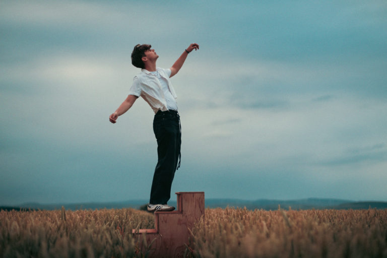 Ben Ellis Releases Indie-Pop Banger About Unreciprocated Feelings With “Runner Up”