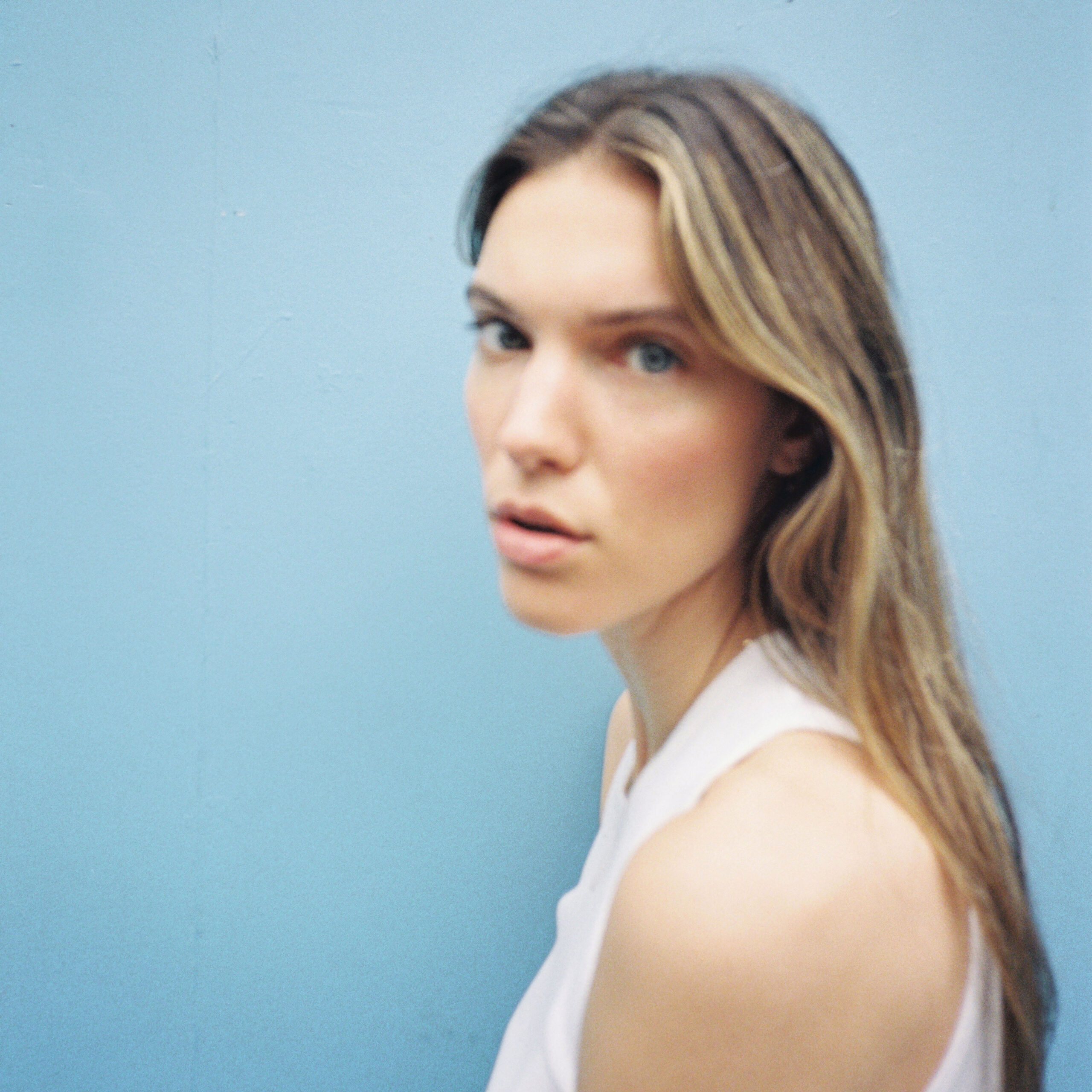 Charlotte Cardin releases the upbeat “Jim Carrey”