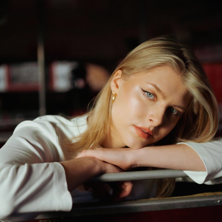 Alex Amor looks at the brighter side in “Time To Smile”