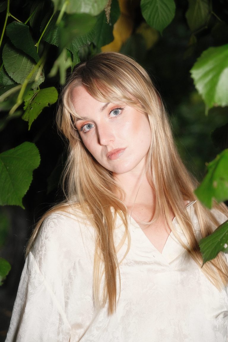 In New Single “Little While Longer”, Flora Summers Holds On Tight