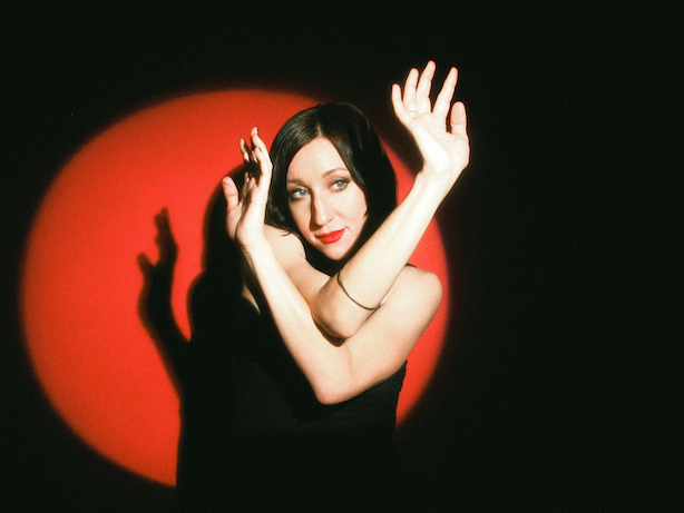 Lauren Lakis Spins a Shoegaze Web on the Modern World