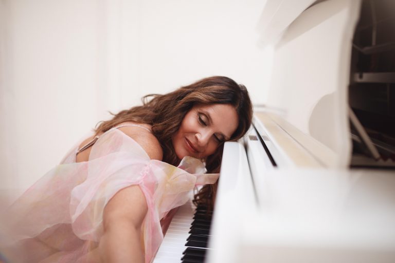 Echoes of Empathy: Jennifer Harper’s “Remembrance” – A Melodic Call to the Heart