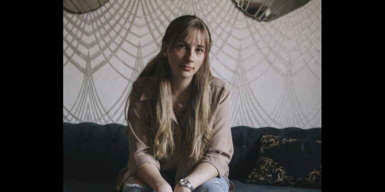 Mathilda Bohman infuses “I’m okay” with raw emotion