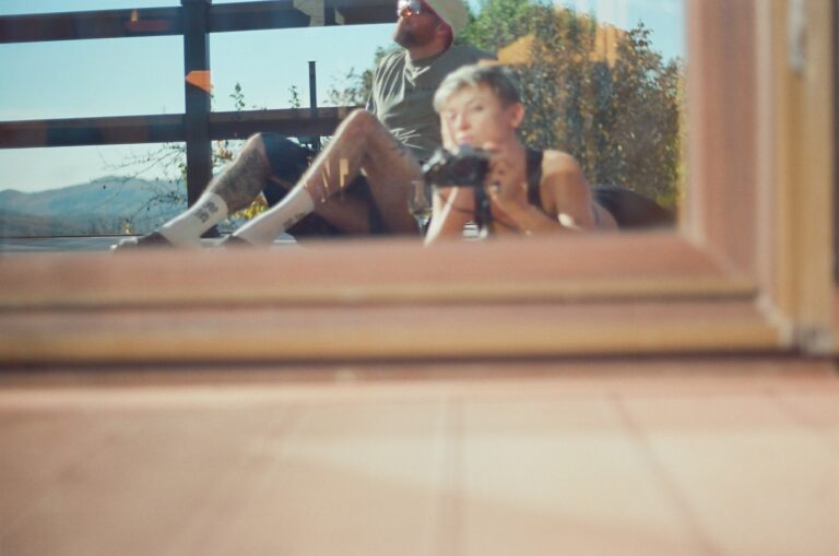 Bedroom pop duo Sasha & the Bear release “Get ‘Em,” the first single off their new EP