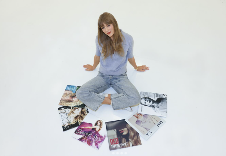 Taylor Swift buys rights to her first 6 albums