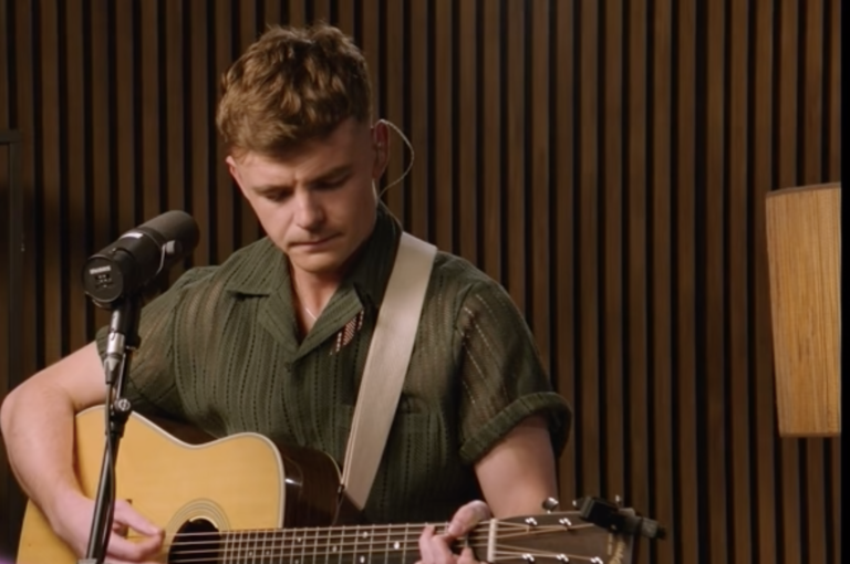 Darren Kiely delivers soulful cover of “When You Were Young” on Amazon Music livestream from The Ivors 2025