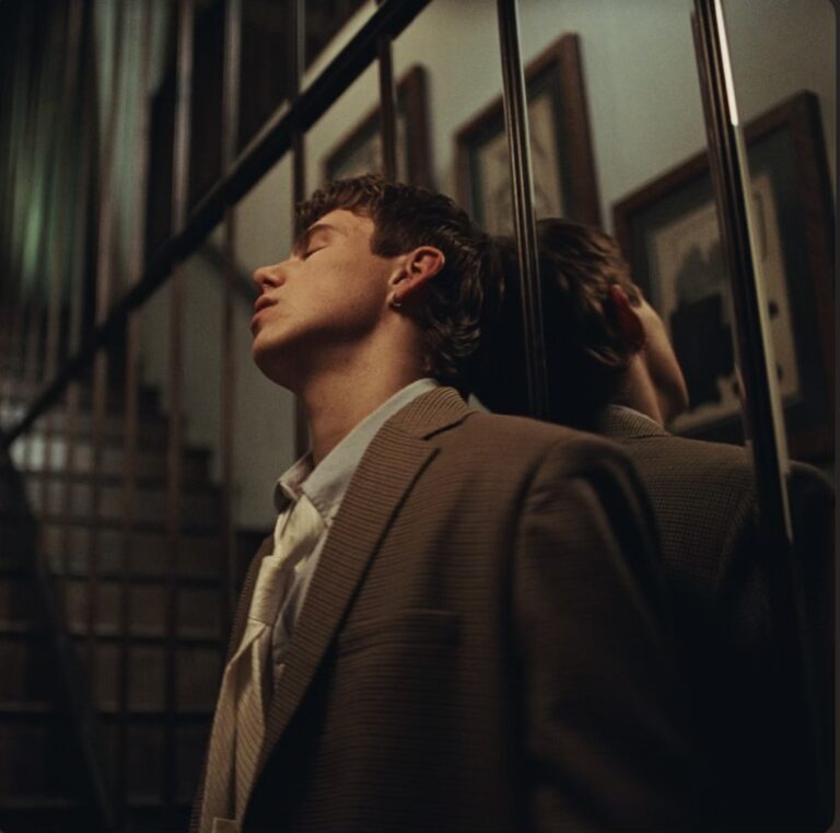 The Kid LAROI declares that summer starts today with “HOW DOES IT FEEL?”