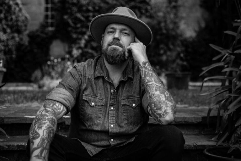 Aussie country star Andrew Swift signs with Strut Entertainment