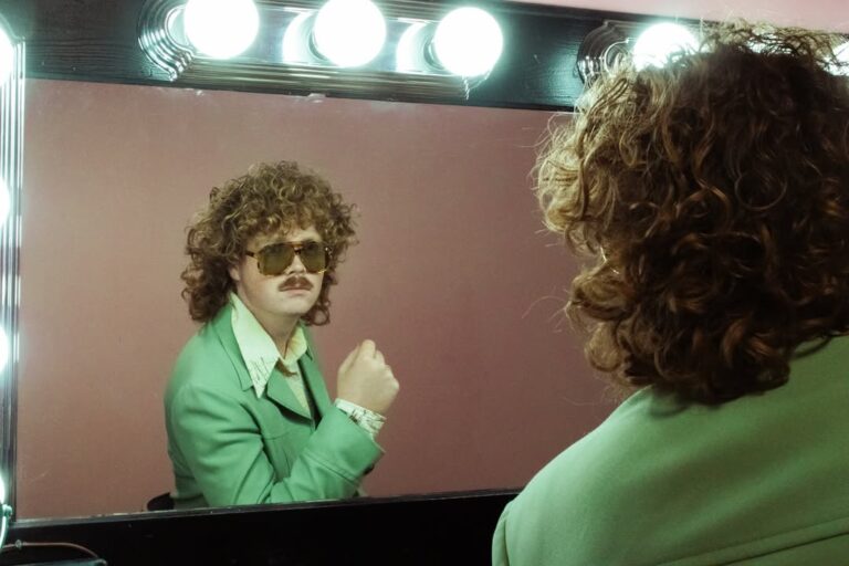 Snorkeler returns with angsty breakup bop, “Slow Burn”