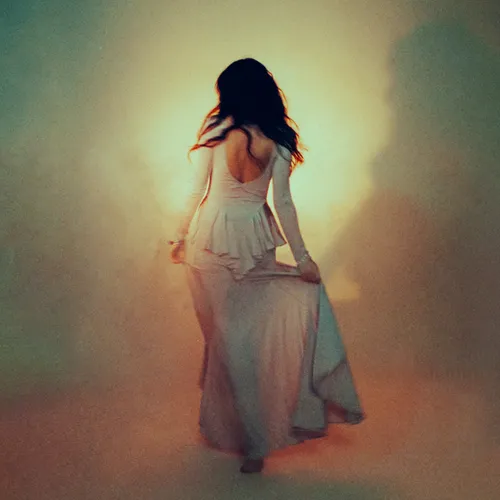 Brooke Taylor returns with “Green Light”