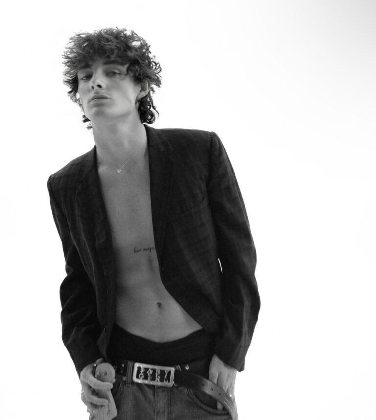 Thomas Day shares his newest single “sore throat” off of his upcoming EP, ‘kids’