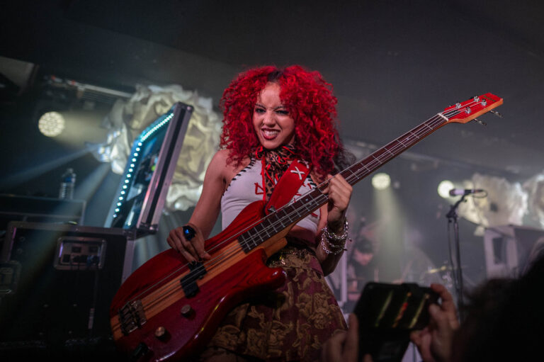 Nova Twins deliver an electrifying performance at Prague’s Rock Café