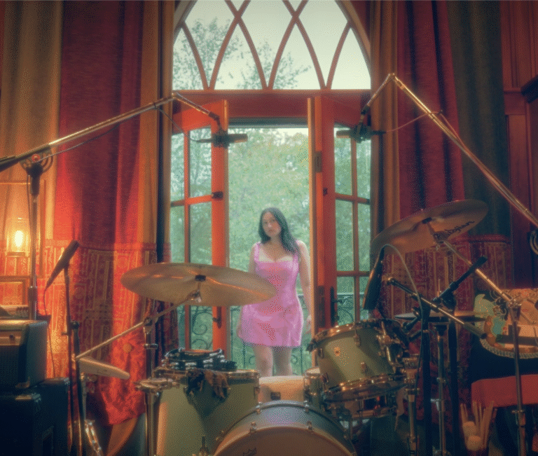 Nashville indie-pop singer Julia Adrian releases new single, “Lag Time”