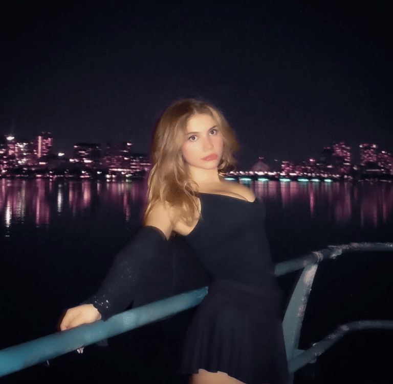 Zoey Madison lights up debut EP “Electric” with vocal mastery and emotional depth