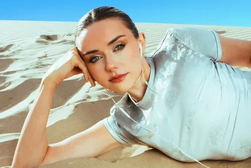 Lucy Deakin shares infectious pop track “Solar Eclipse”