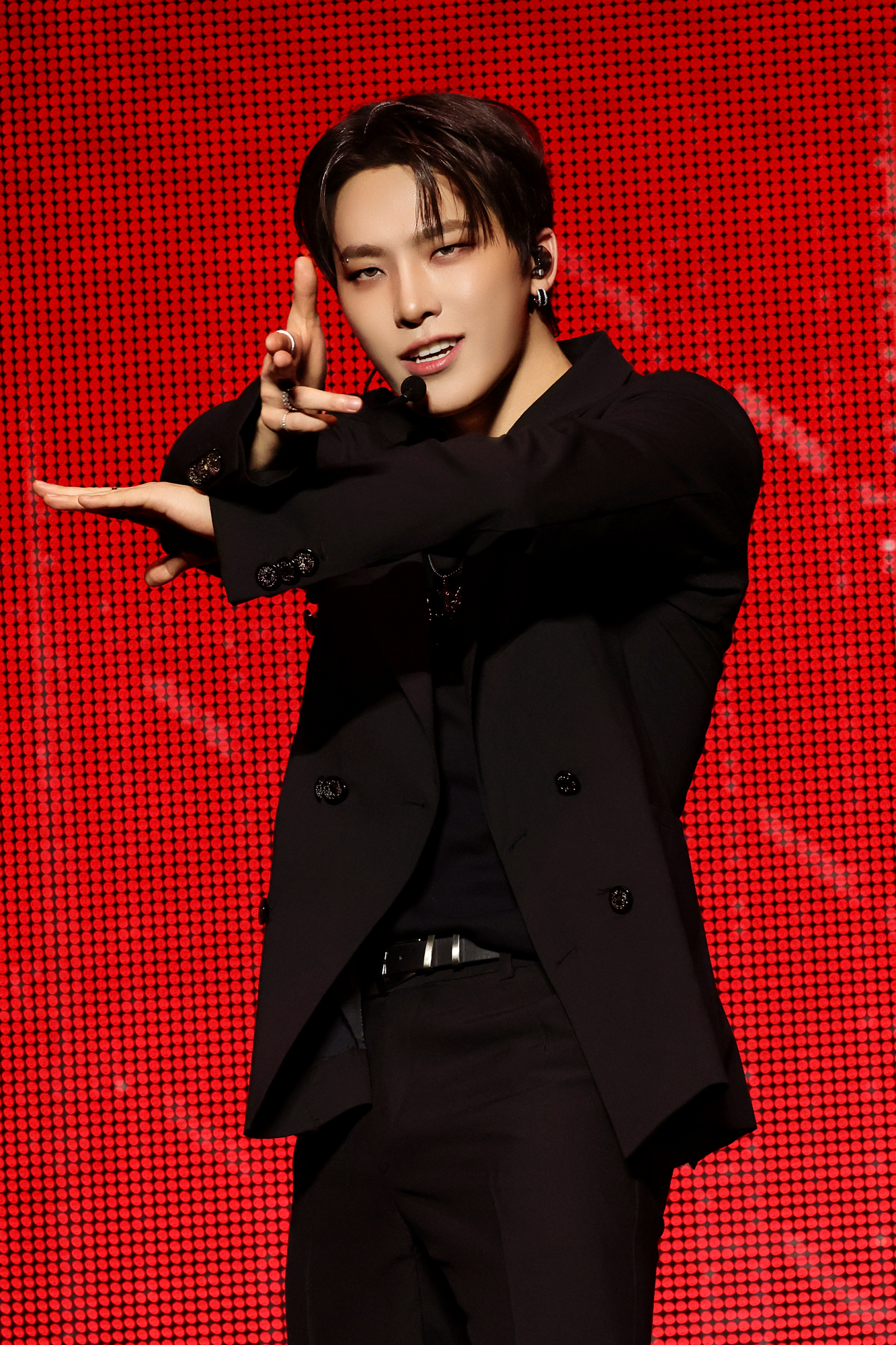 SEVENTEEN dazzles the 'District of CARATS' during night one in