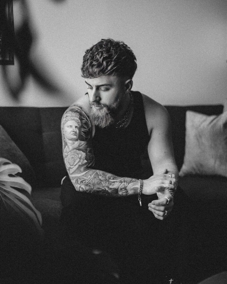 Nate Vickers confronts the price of success with his new single “Feels so wrong”