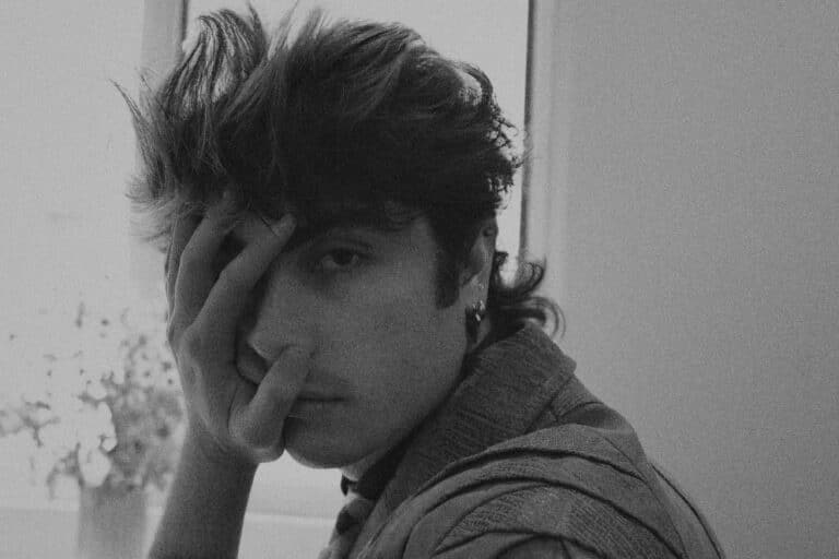 Wintur shares nostalgic indie-folk ballad “turn a page”