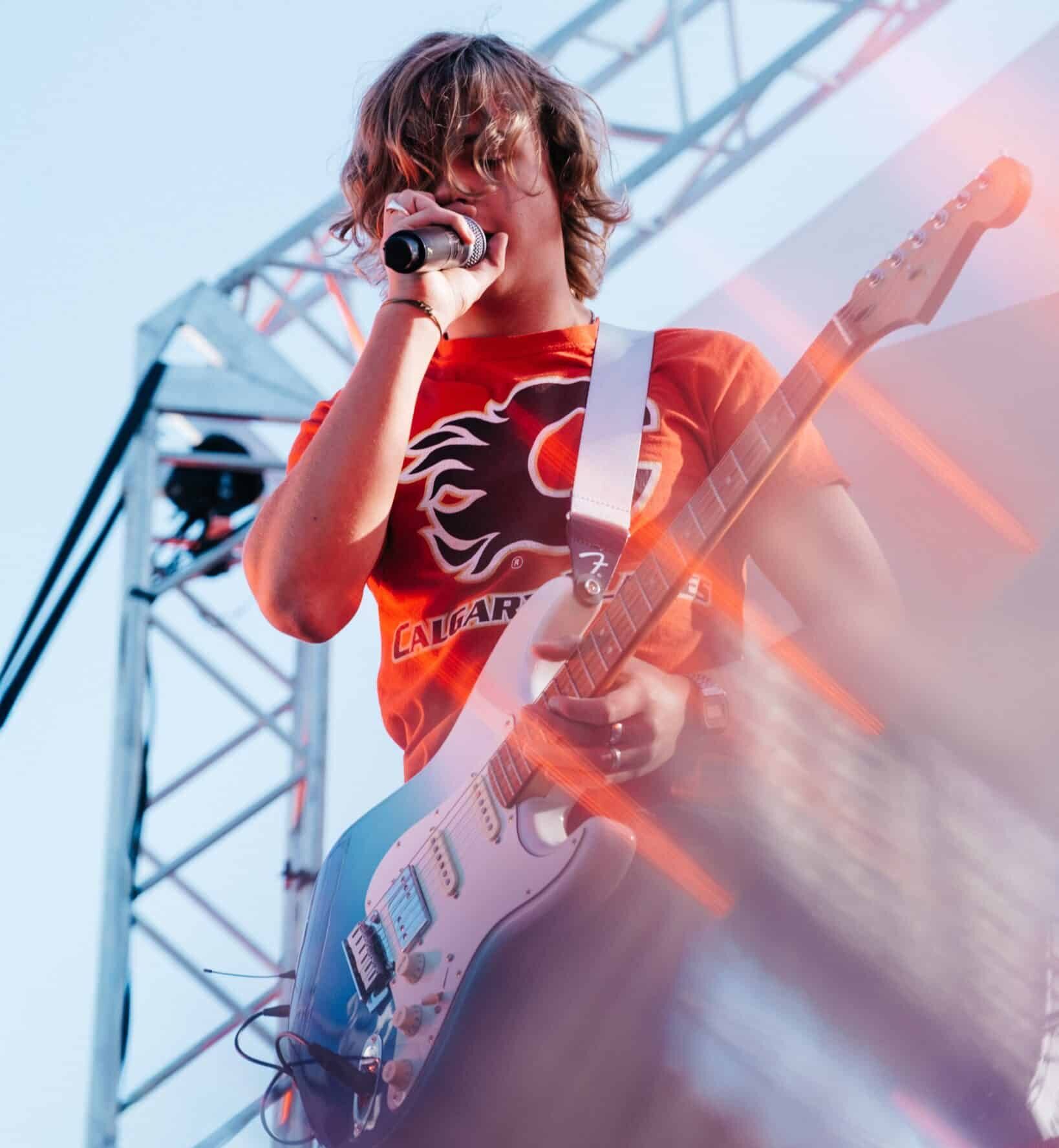 Oscar Stembridge rolls out new indie-pop single “Hold Me Till It’s Over”