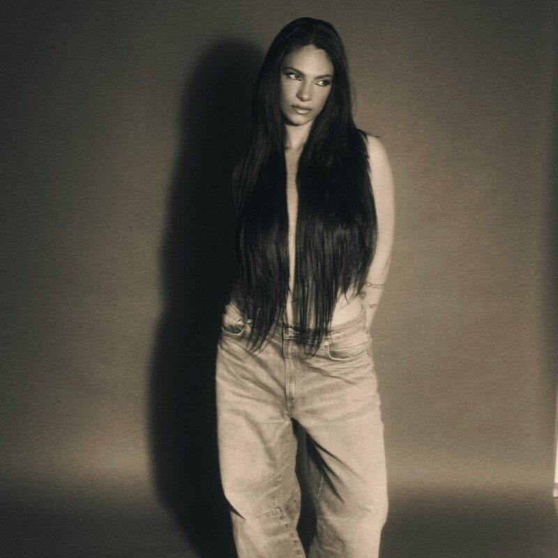 Lorensa releases latest single "Never u & i" 1