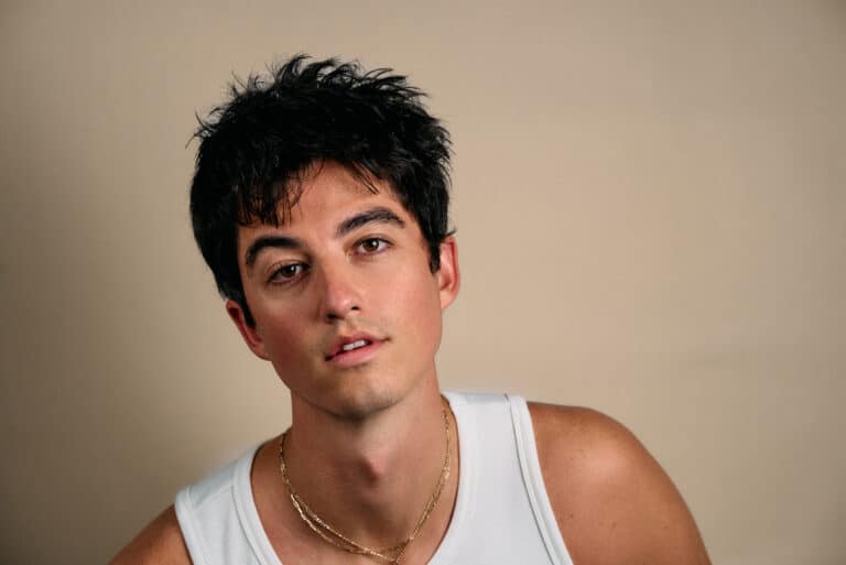 elijah woods signs with Simkin Artist Management