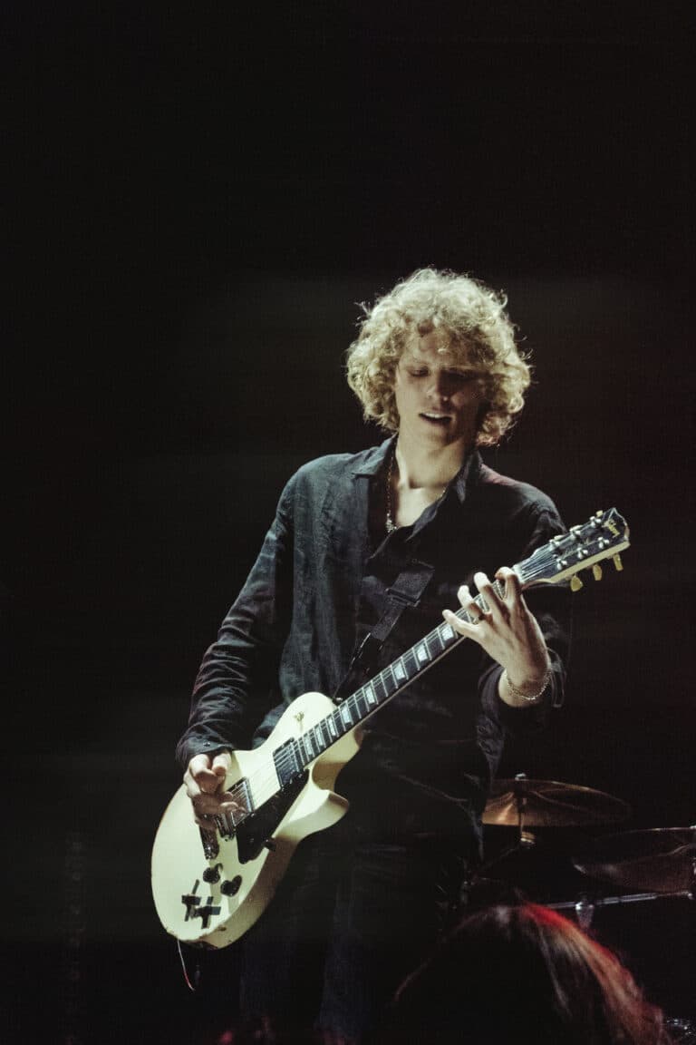 BEAUTY SCHOOL DROPOUT takes over the city that never sleeps