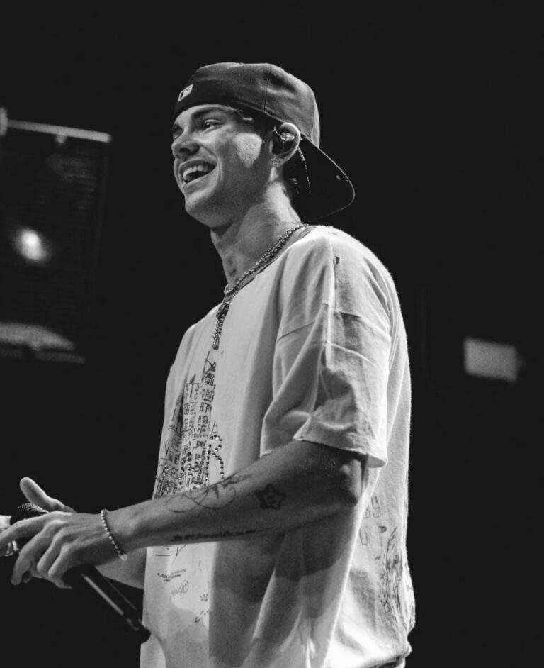 Corbyn Besson packs Gramercy Theatre for his first solo show in over a decade